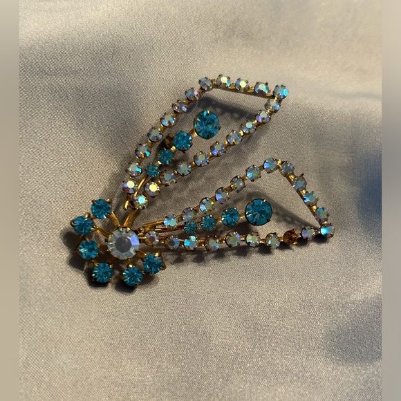 Gorgeous Blue Rhinestone Brooch - Picture 2 of 7